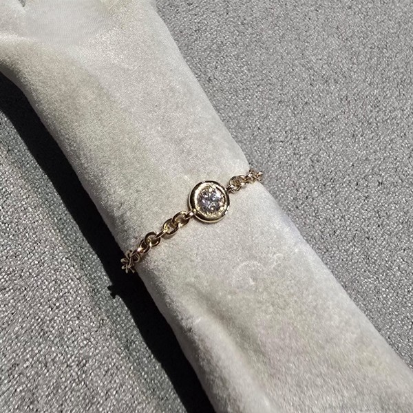 Anello solitario castone rotondo