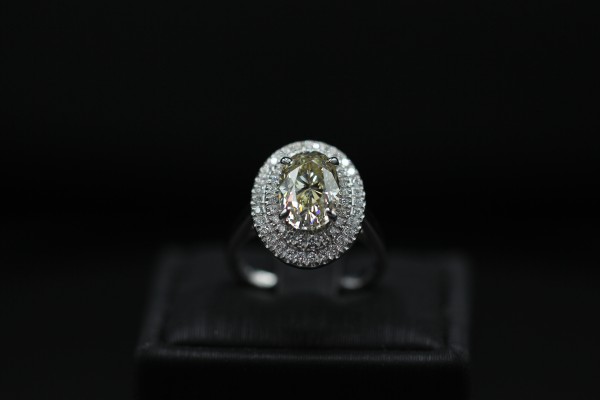 Solitario Taglio Oval Halo Setting